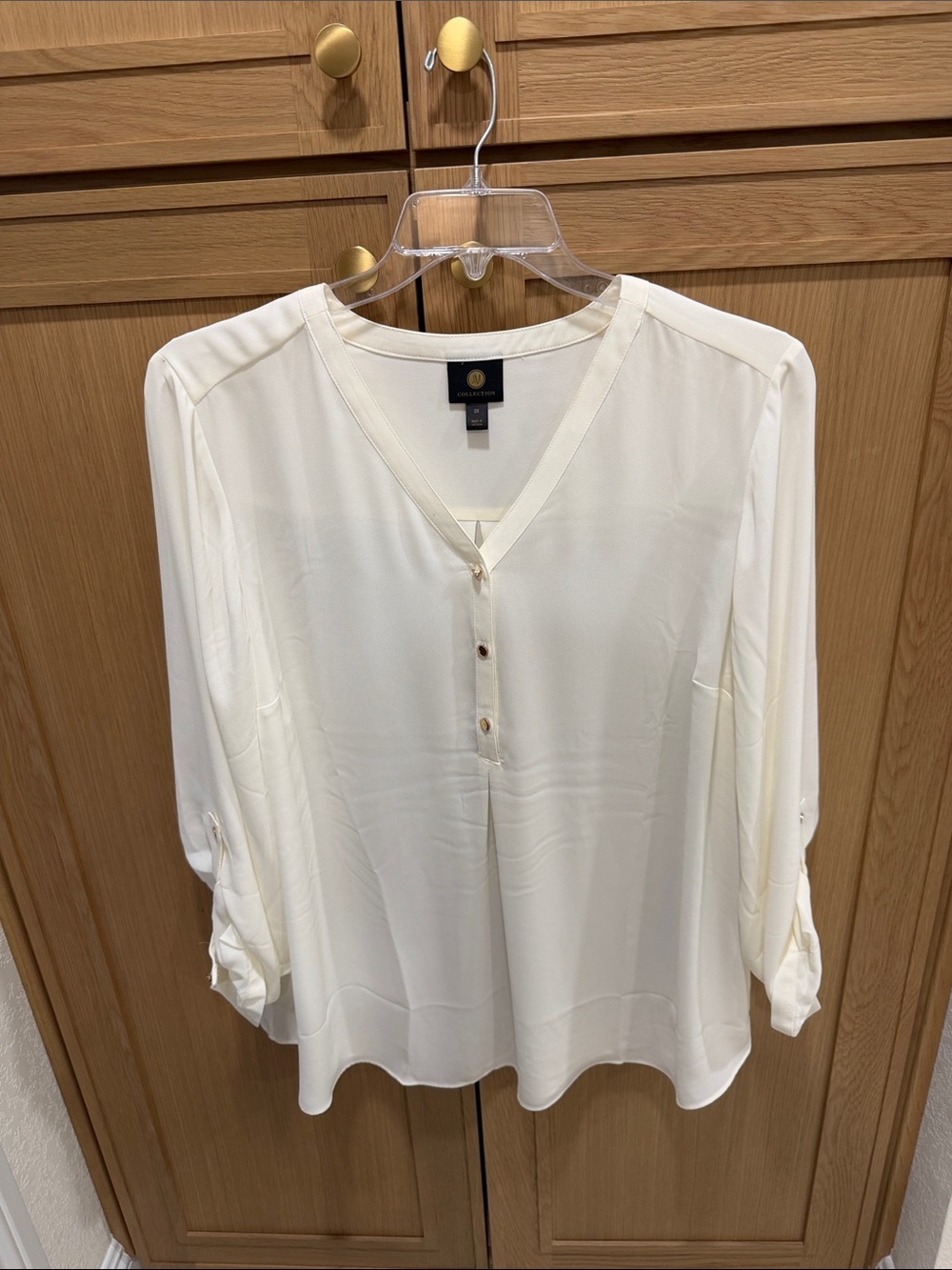 JM Collection Ivory V-Neck Button-Front Roll-Tab Blouse